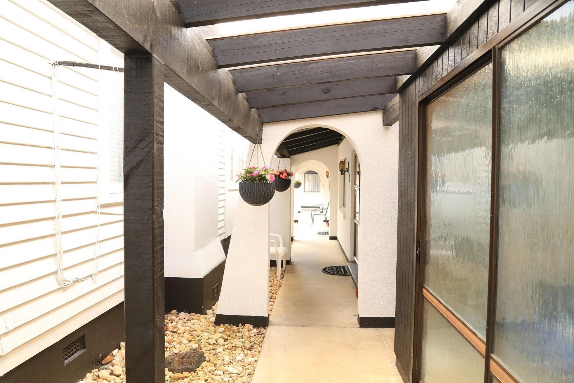 Papakura Motor Lodge & Motel Exterior photo