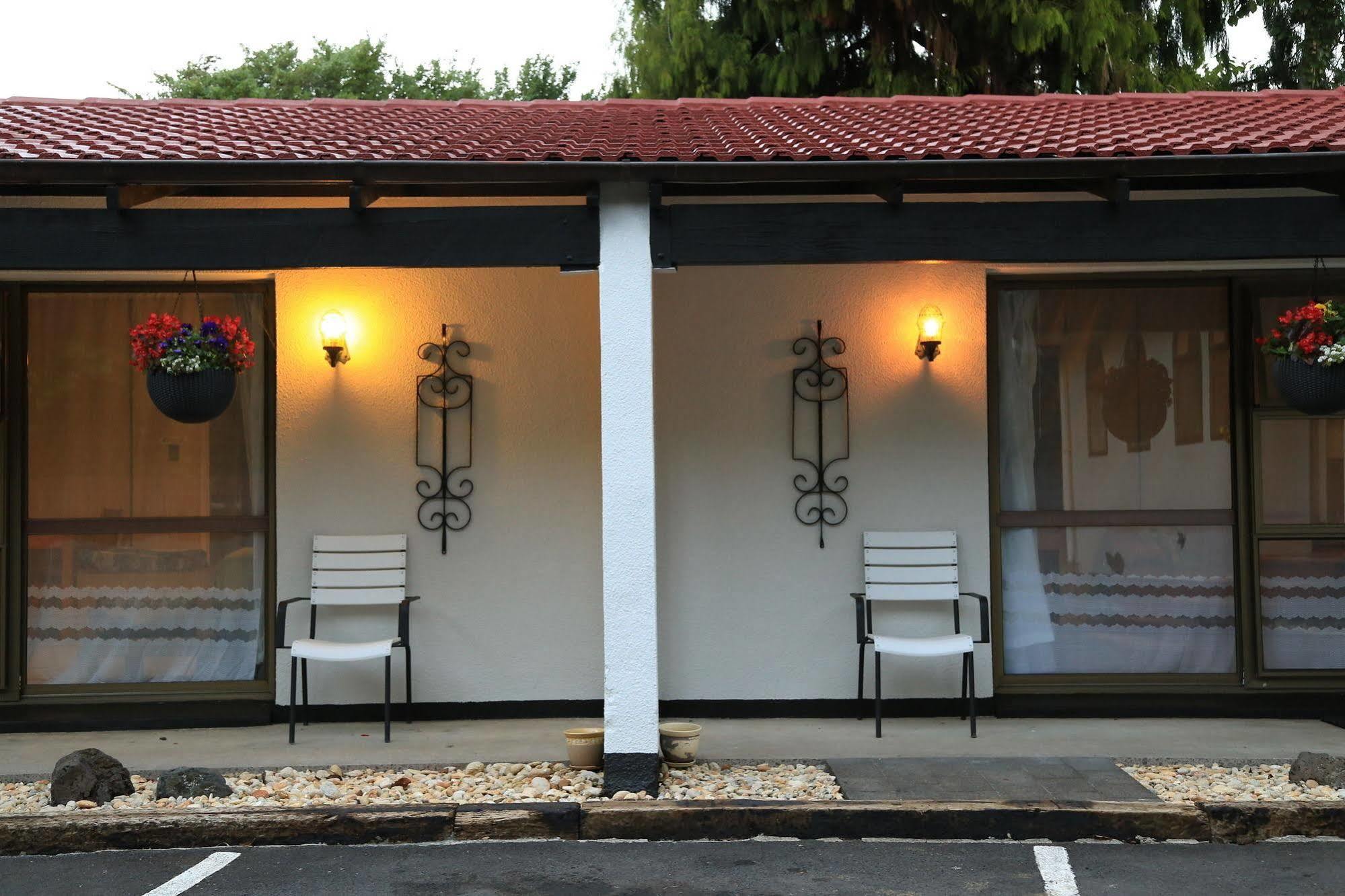 Papakura Motor Lodge & Motel Exterior photo