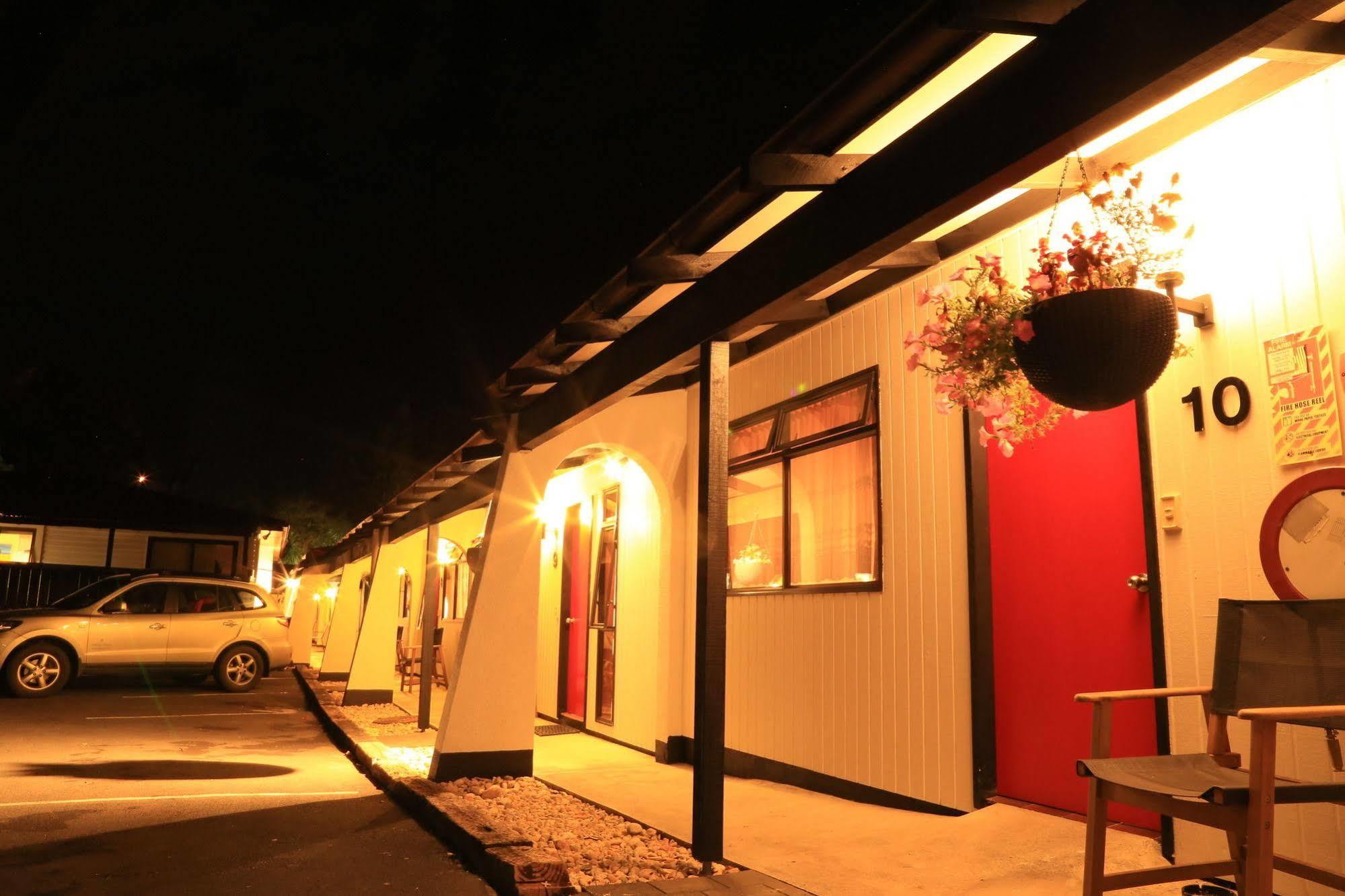 Papakura Motor Lodge & Motel Exterior photo
